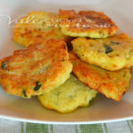 Frittelle di zucchine con patate e parmigiano